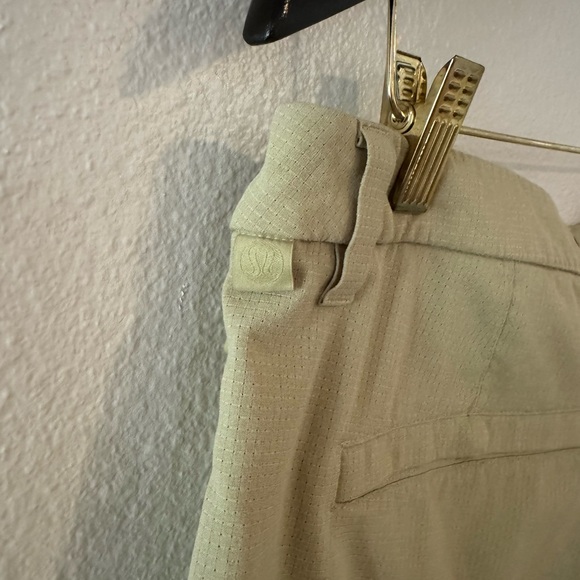 Lululemon Men's Golf Shorts Khaki ABC Shorts. - Picture 3 of 6